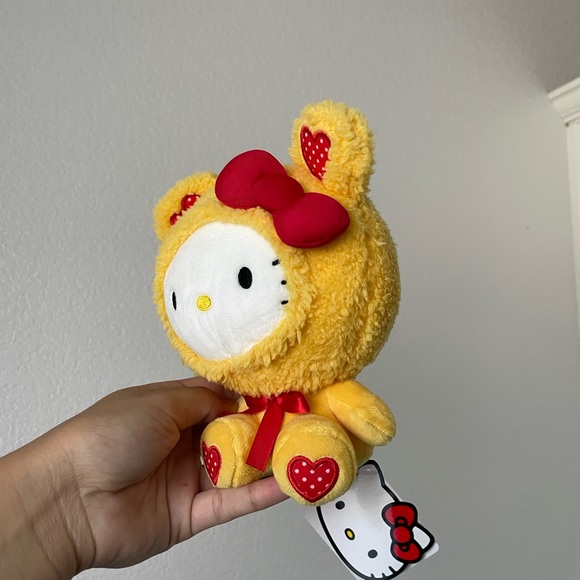 NWT RARE*HELLO KITTY PLUSH*NOT ACCEPTING OFFERS/RARE* - Picture 2 of 9